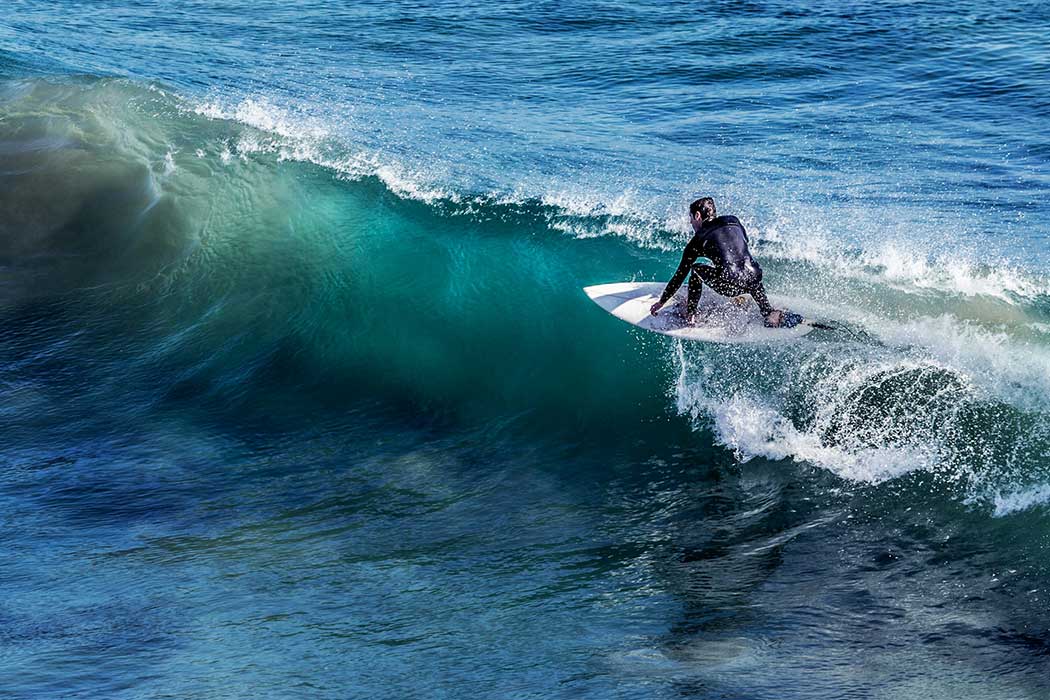Surfing in Unawatuna: Your Guide to Seasons, Spots & Beginner Tips